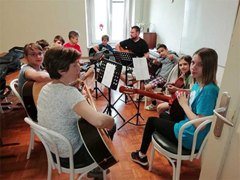 Stičišče generacij Mirenski Grad - nova okna
